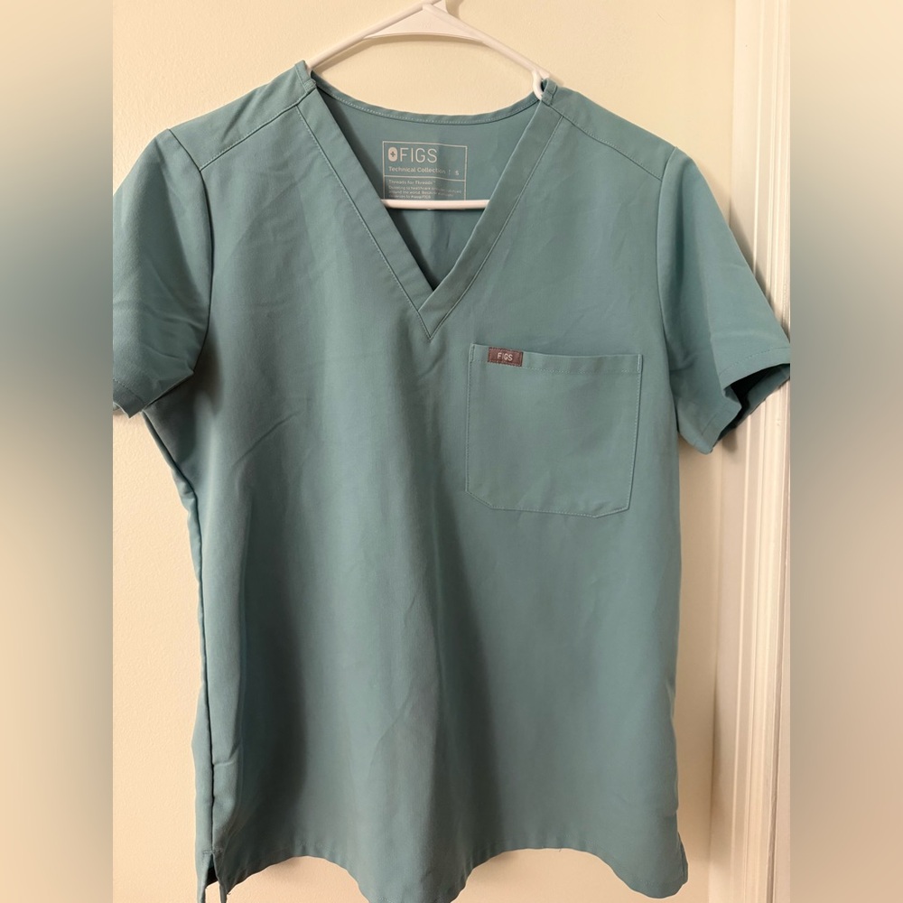 Women’s blue one pocket top